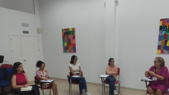 Vícar pone en marcha un programa de empleo para mujeres en situación de vulnerabilidad