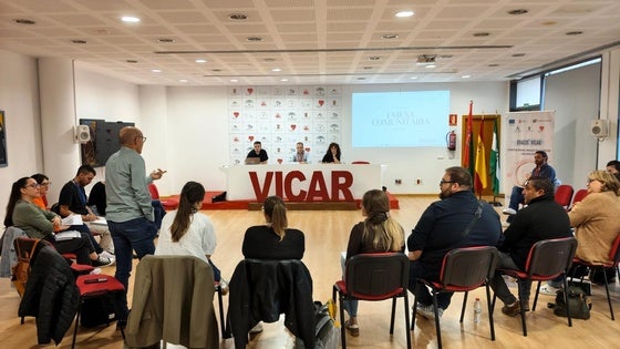 Vícar celebra la I Mesa de Desarrollo Comunitario de Eracis con agentes sociales