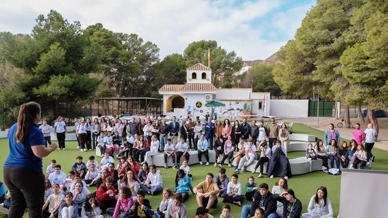 Roquetas asiste a un encuentro para reivindicar la juventud