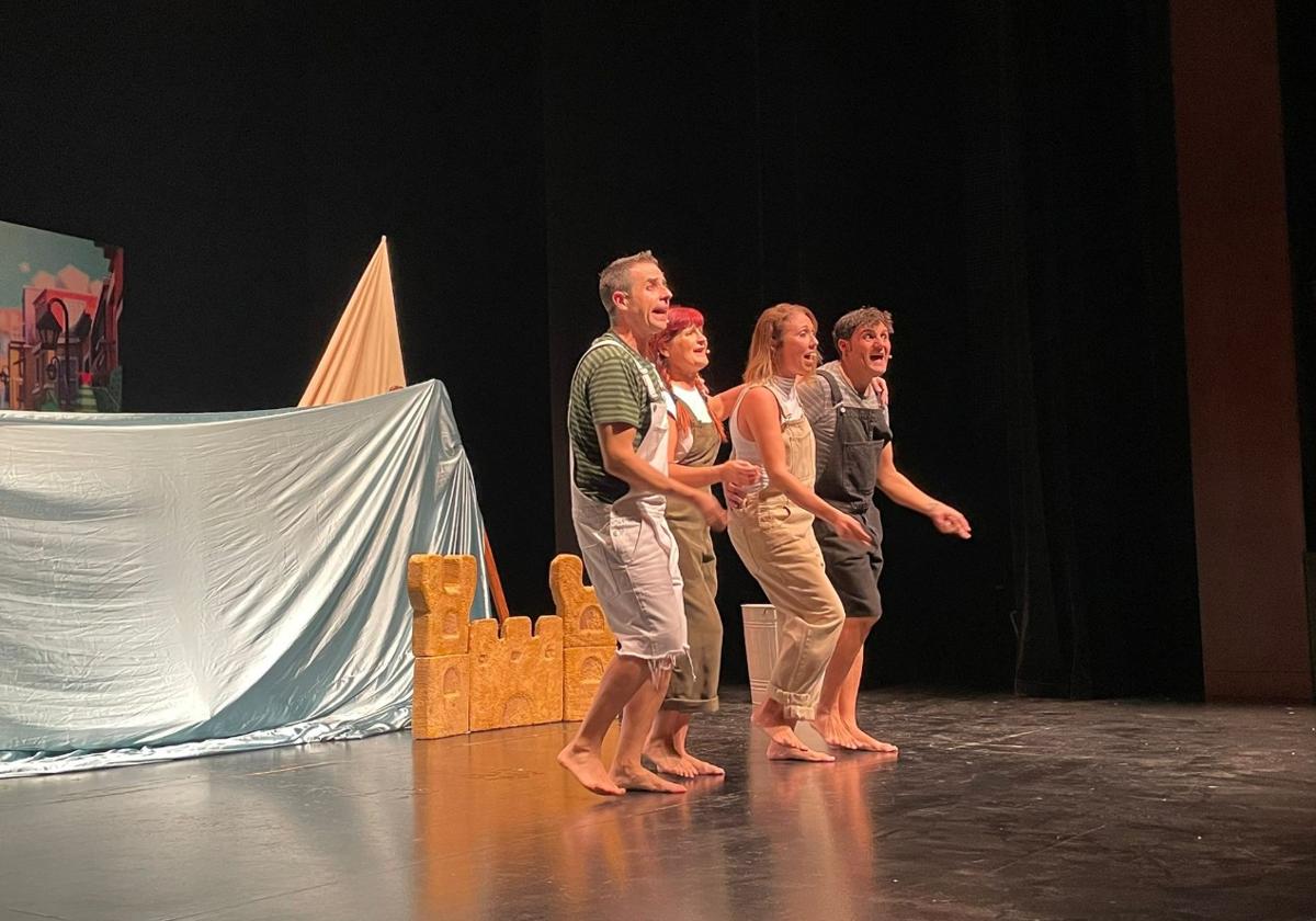 Un momento del espectáculo teatral en Vícar.