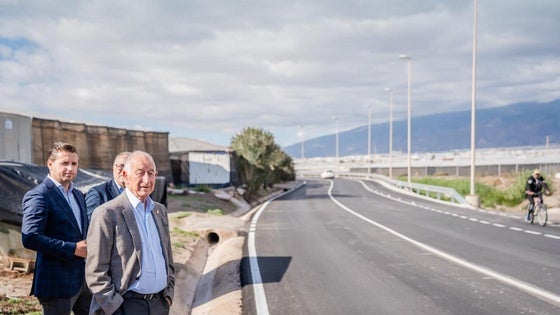 El Plan de Asfaltado de Roquetas se inicia con trabajos en la circunvalación de acceso al municipio