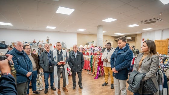 La Hermandad del Cristo del Mar inaugura su gran rastrillo en Roquetas