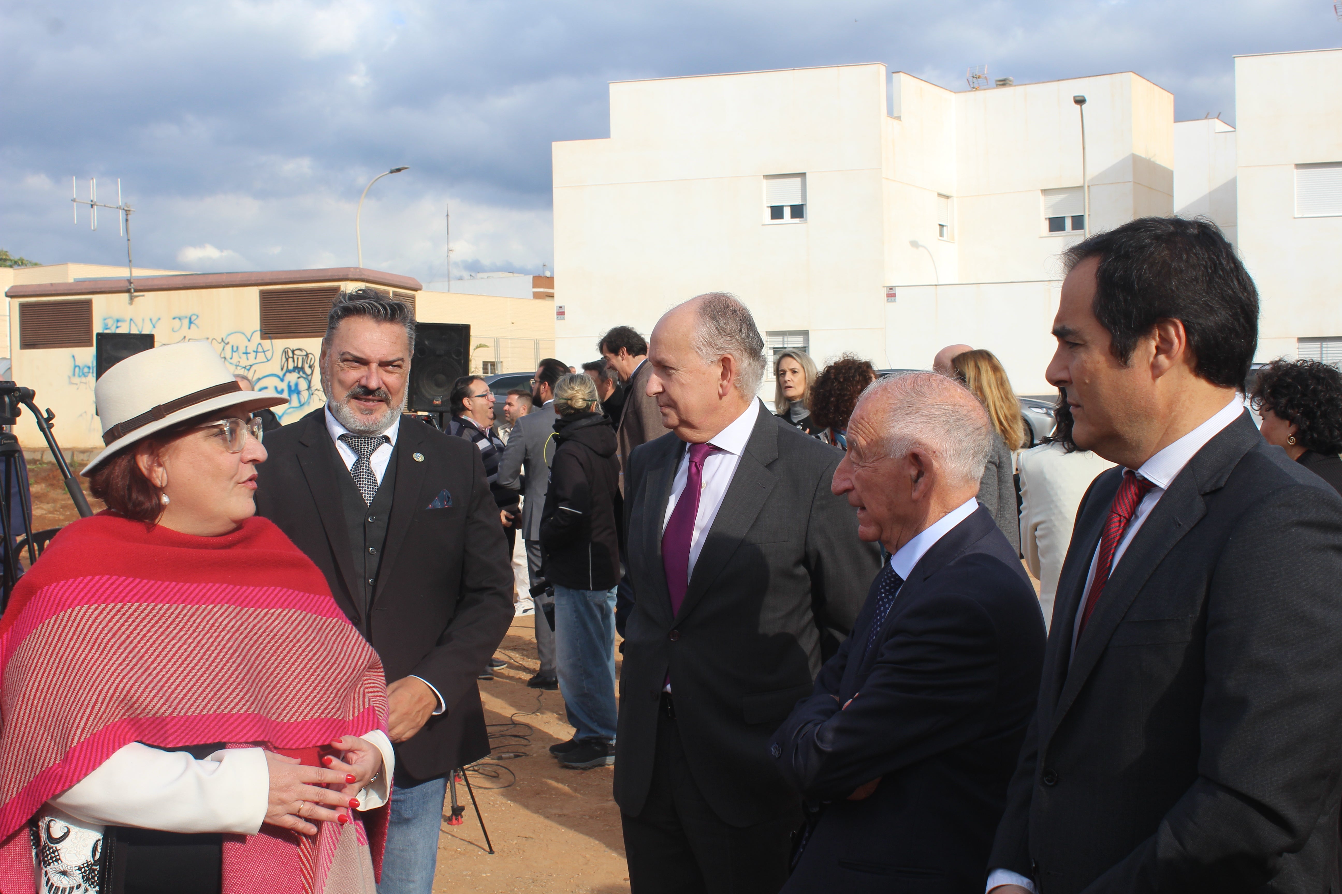 La primera piedra de la futura sede judicial de Roquetas, en imágenes
