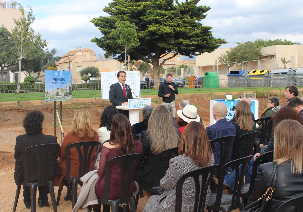 El consejero de Justicia, Administración Local y Función Pública, José Antonio Nieto, en la ponencia de esta mañana en los terrenos donde se ubicará la nueva sede judicial.