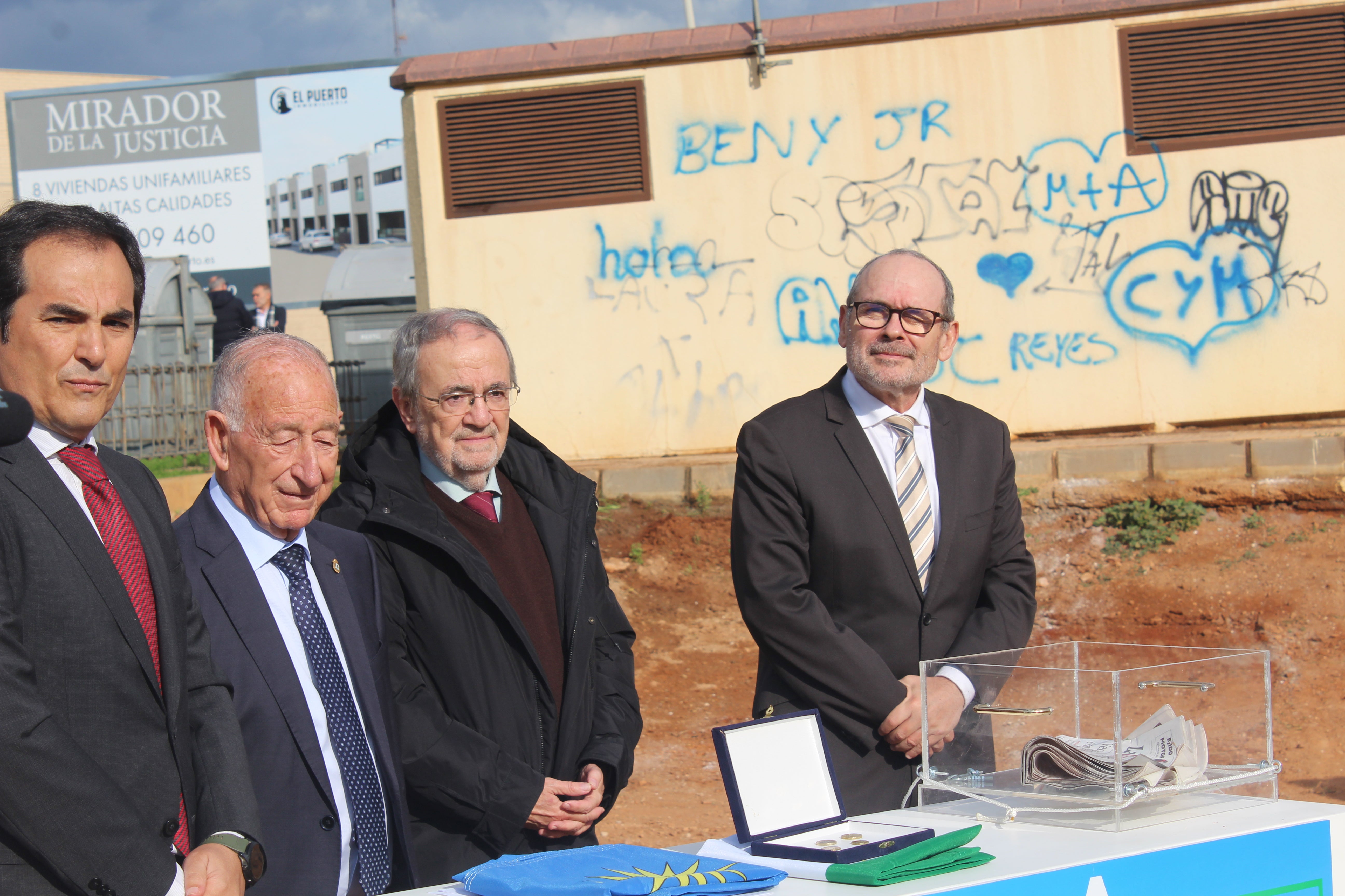 La primera piedra de la futura sede judicial de Roquetas, en imágenes