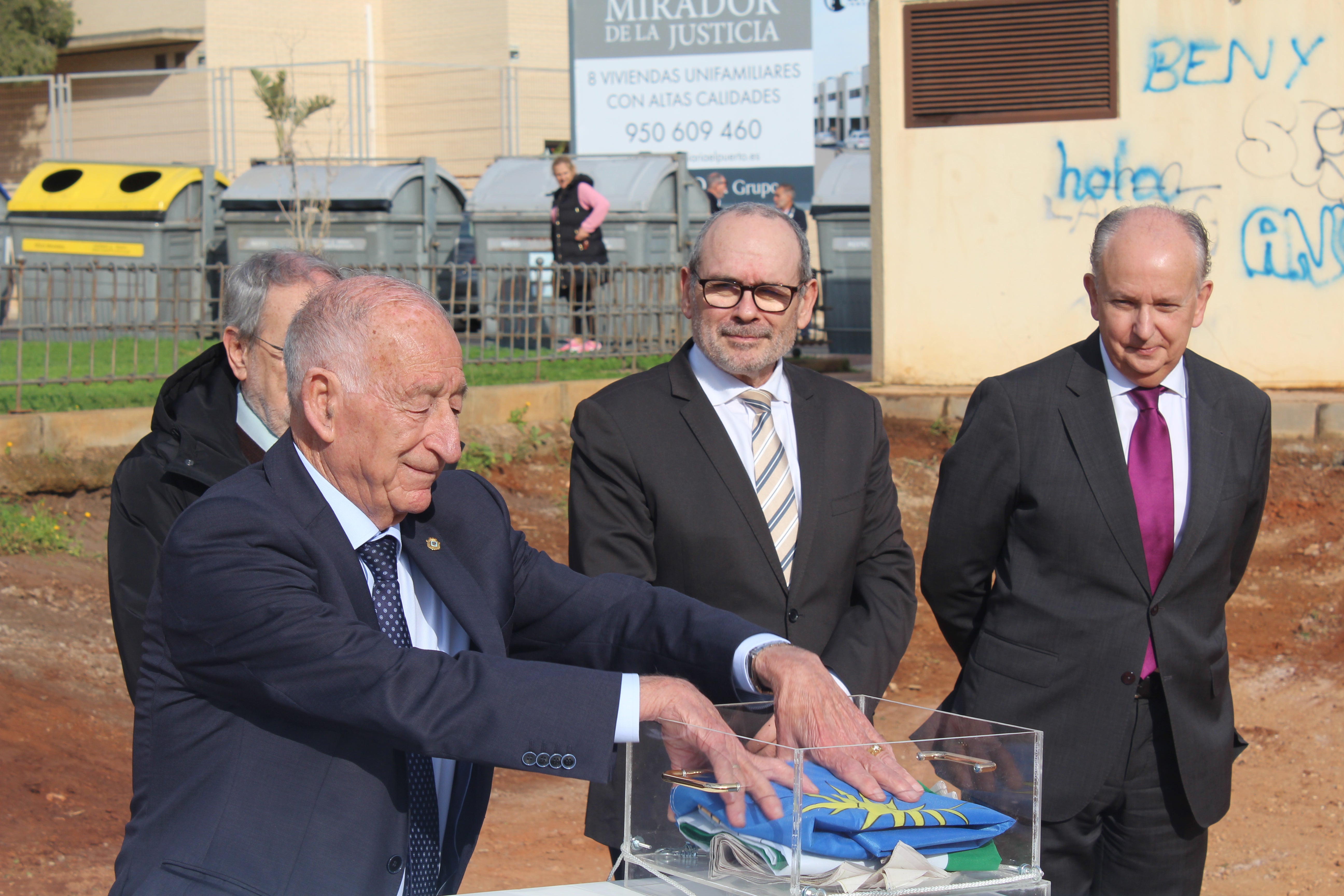 La primera piedra de la futura sede judicial de Roquetas, en imágenes