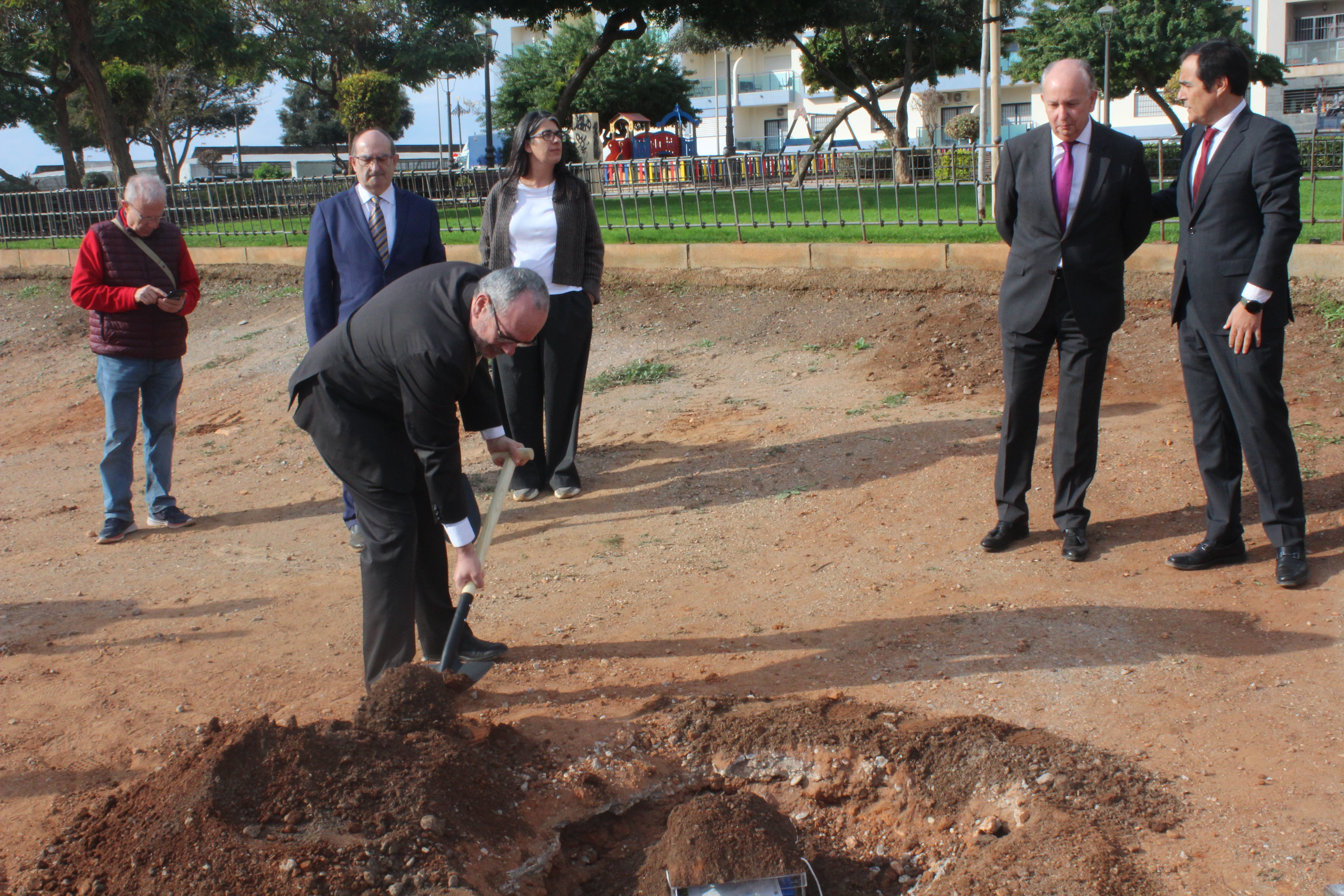 La primera piedra de la futura sede judicial de Roquetas, en imágenes