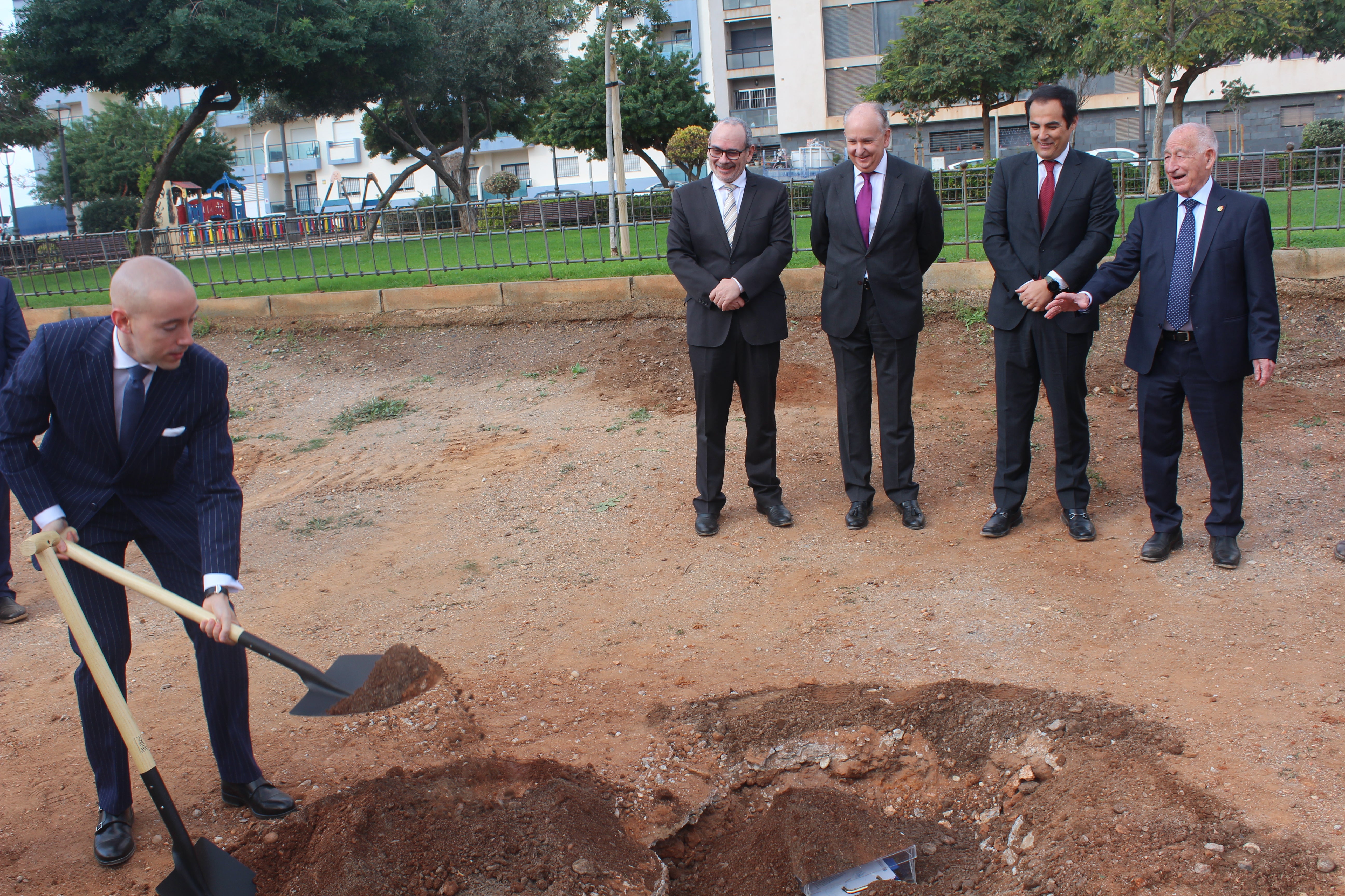 La primera piedra de la futura sede judicial de Roquetas, en imágenes