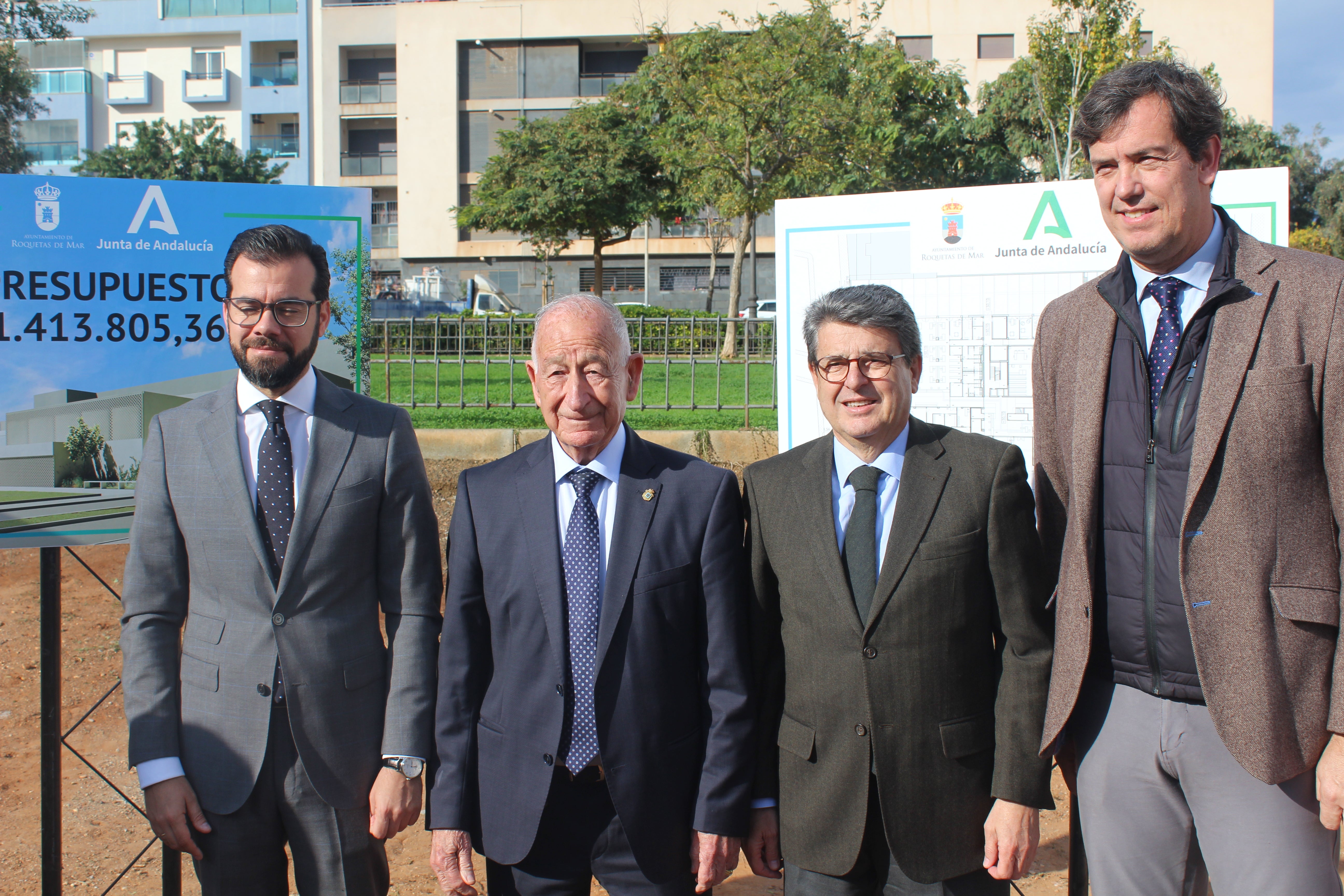 La primera piedra de la futura sede judicial de Roquetas, en imágenes