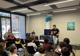 Uno de los talleres impartidos por Mamen Puertas estos días.