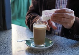 Uno de los azucarillos.