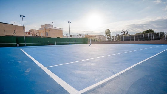 Finalizan las obras de reparación y mejora de tres pistas de tenis del IDM Pueblo Blanco