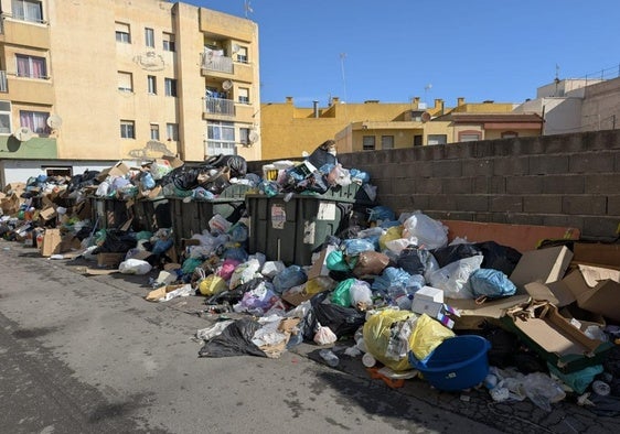 Una huelga de basuras amenaza las fiestas navideñas en Roquetas