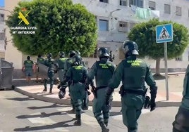 Más de 40 detenidos y 450 actuaciones en un mes en Las 200 Viviendas