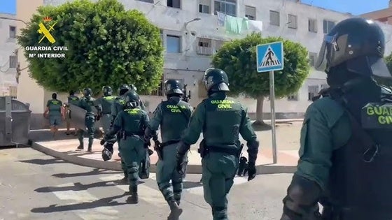 Más de 40 detenidos y 450 actuaciones en un mes en Las 200 Viviendas
