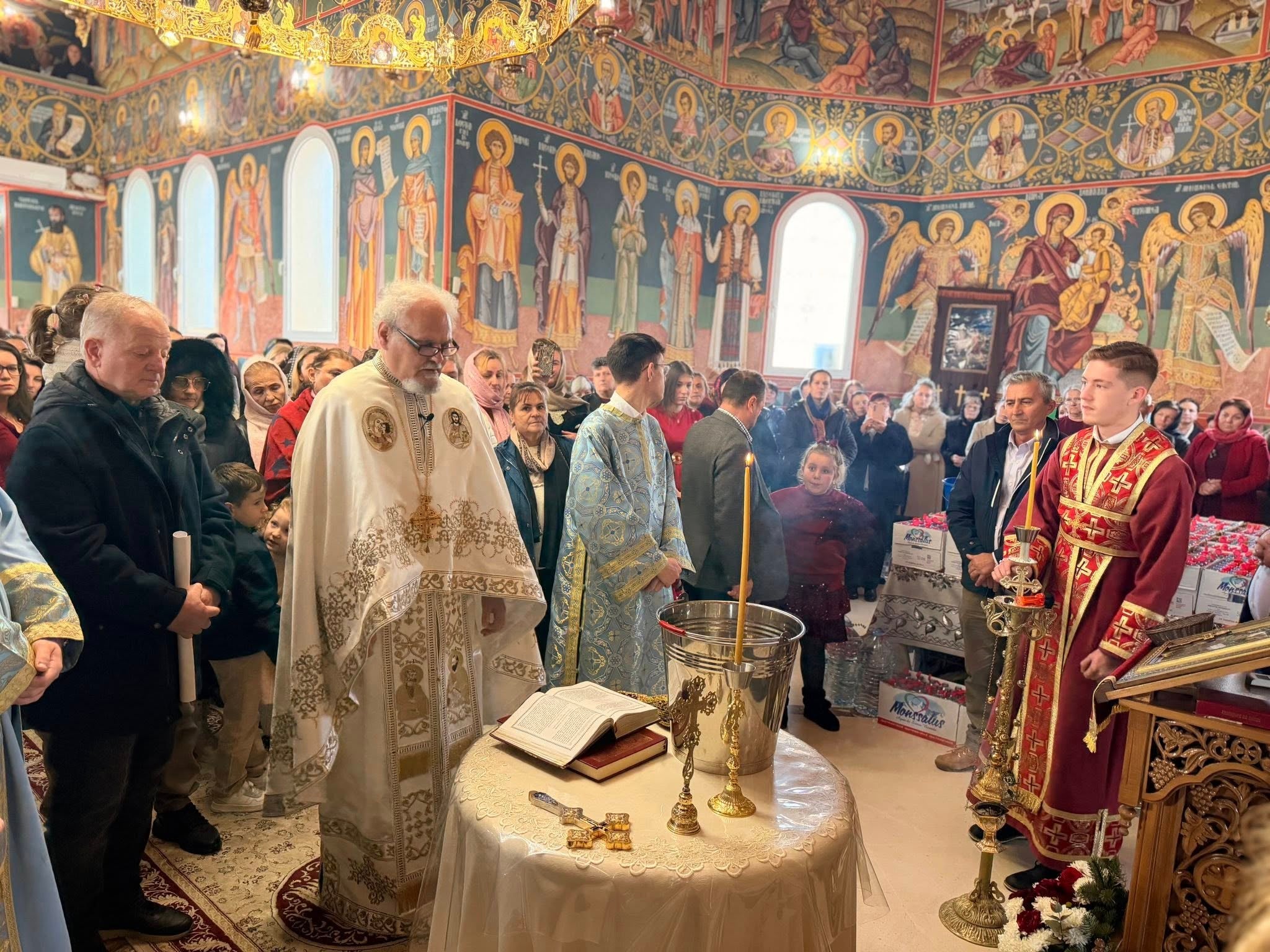 La Iglesia Ortodoxa Rumana de Roquetas celebra la misa del Bautismo del Señor