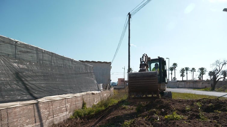 Roquetas refuerza la mejora de su entorno agrícola con un servicio eficaz en conservación viaria