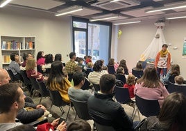 El acto fue presentado por Emilia Álvarez, CEO de Asiento Vip y cofundadora de Contraportada.