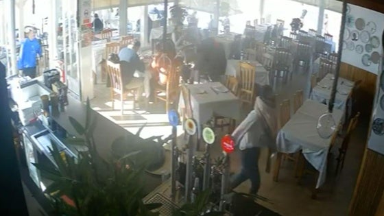 Dos detenidos en Roquetas de Mar por robar bolsos en comercios y restaurantes
