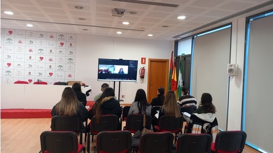 Cerca de una decena de jóvenes del plan Emplea-T reciben formación en auto candidatura