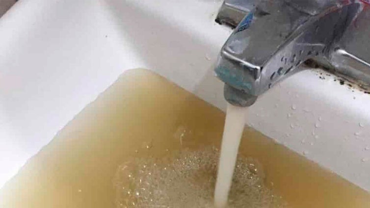 Declaran el agua como no apta para el consumo humano en Vícar Pueblo