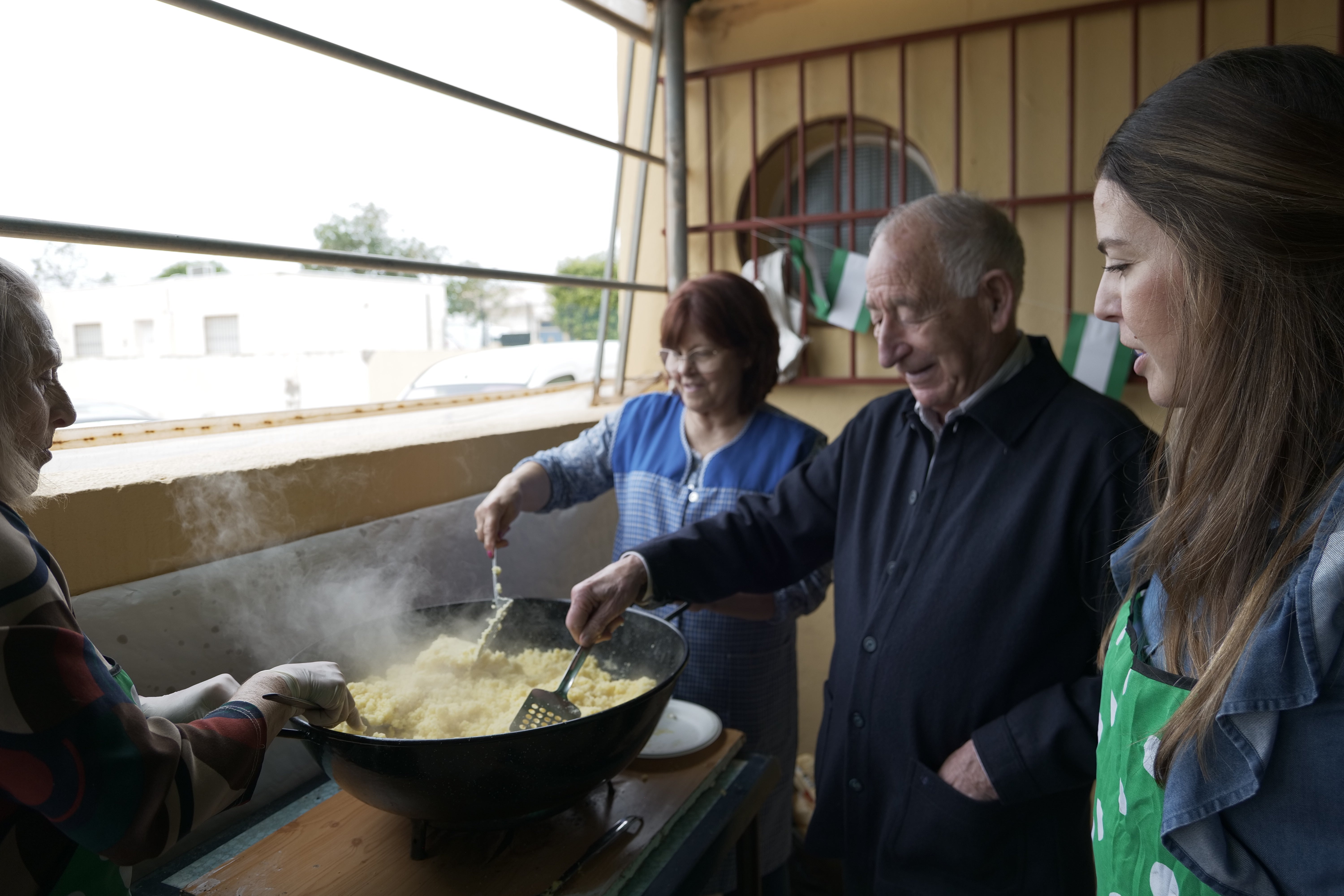 Roquetas celebra las tradiciones migas por Andalucía, en imágenes