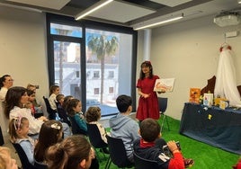 La narradora Paula Mandarina.