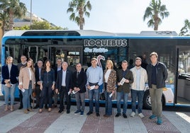 Al acto de presentación asistió el equipo de Gobierno de Gabriel Amat y el parlamentario andaluz, Juan José Salvador.