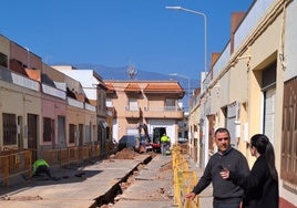José Miguel Hernández visita las obras.