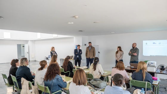 Roquetas refuerza el empleo con 61 itinerarios laborales