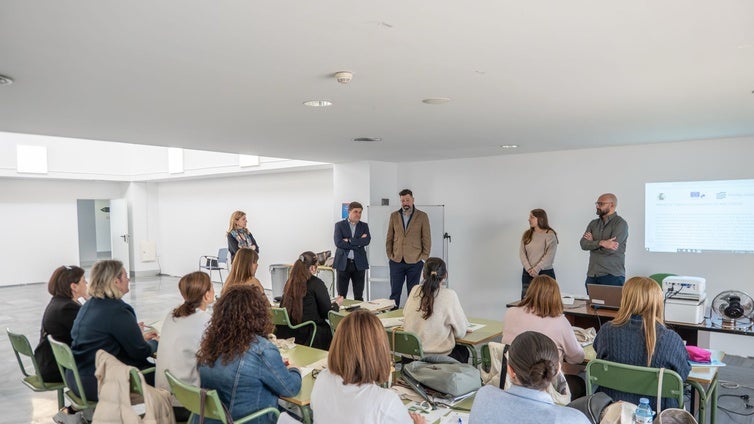 Roquetas refuerza el empleo con 61 itinerarios laborales