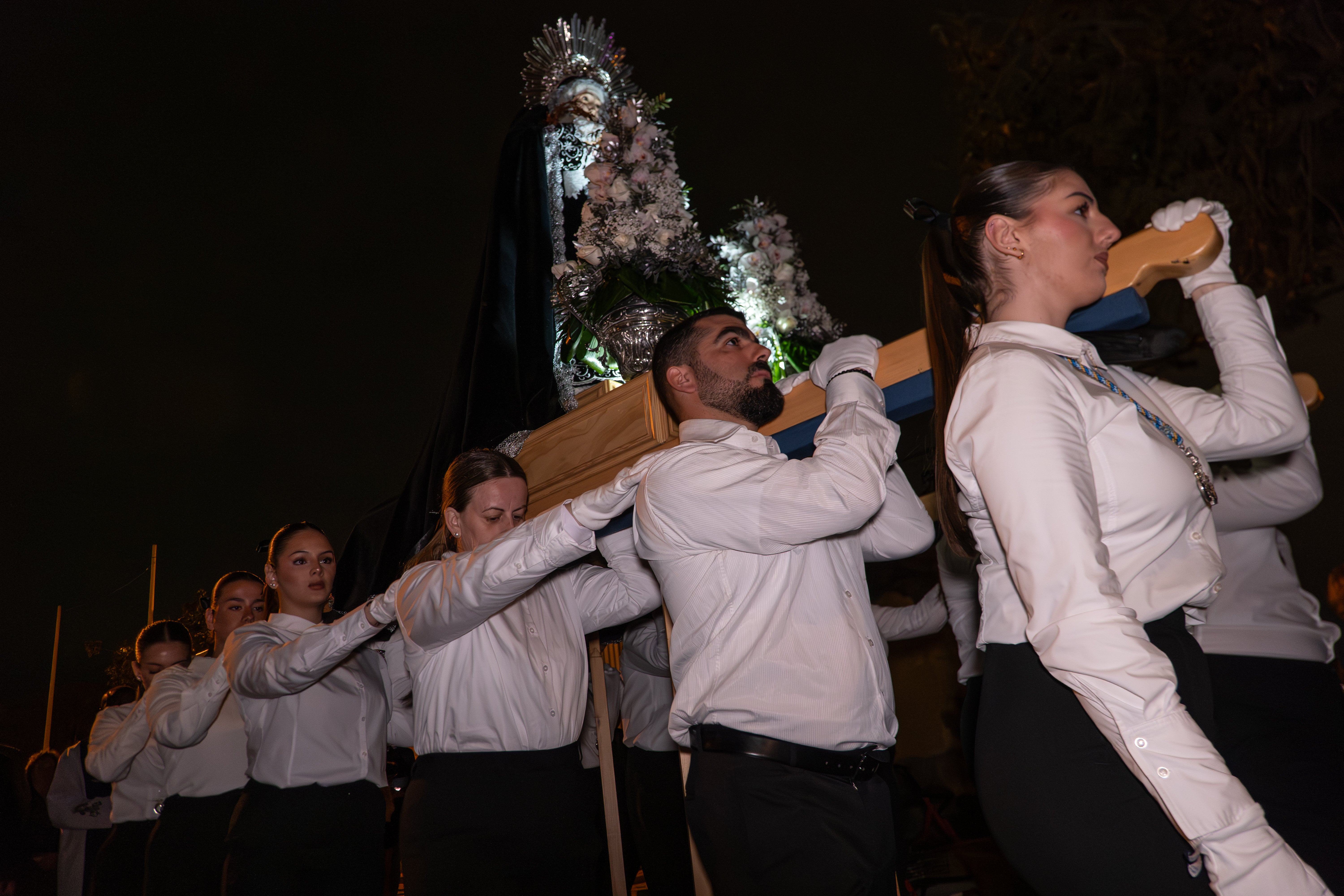 Roquetas se vuelca con el inicio de Semana Santa en El Solanillo