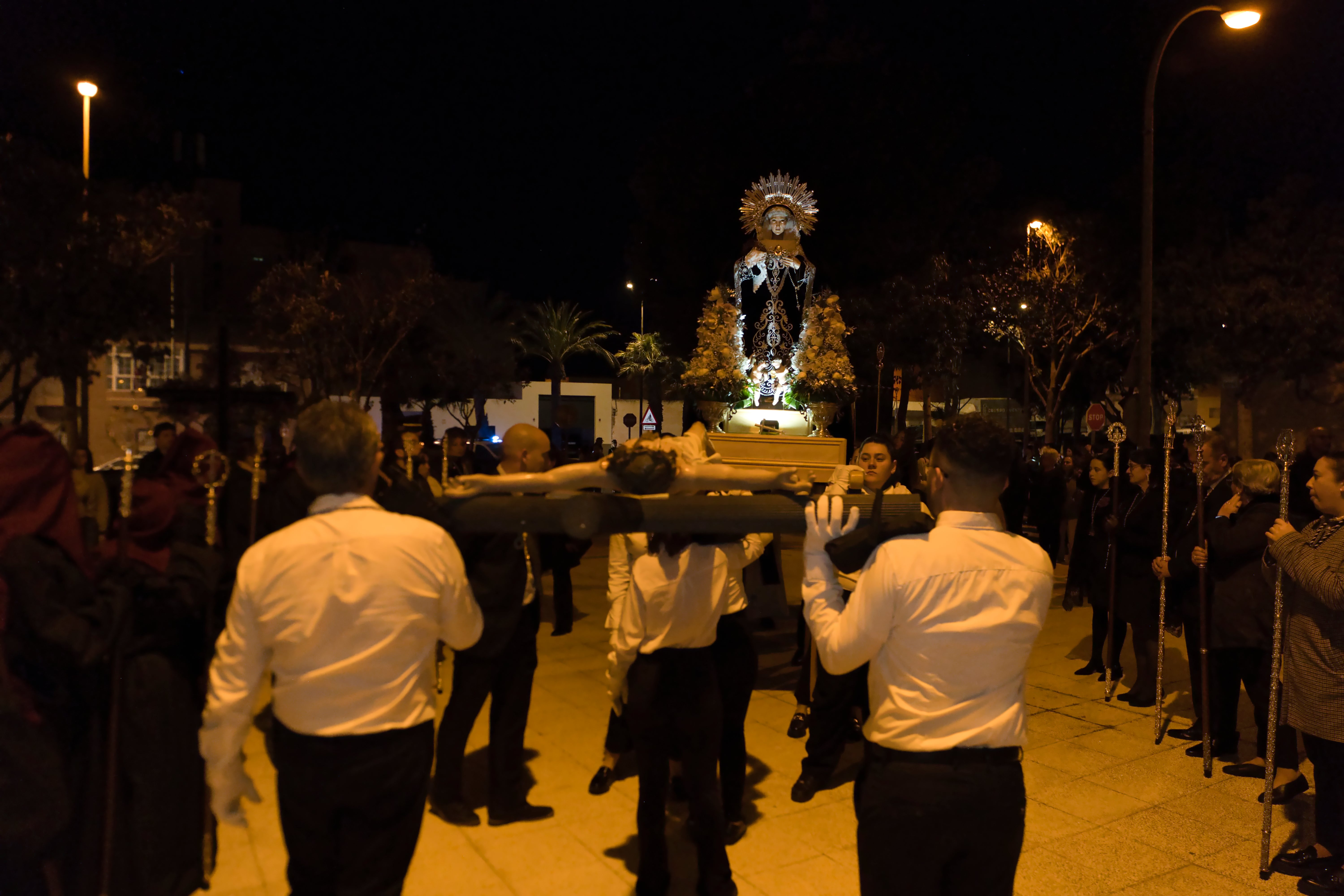 Roquetas se vuelca con el inicio de Semana Santa en El Solanillo