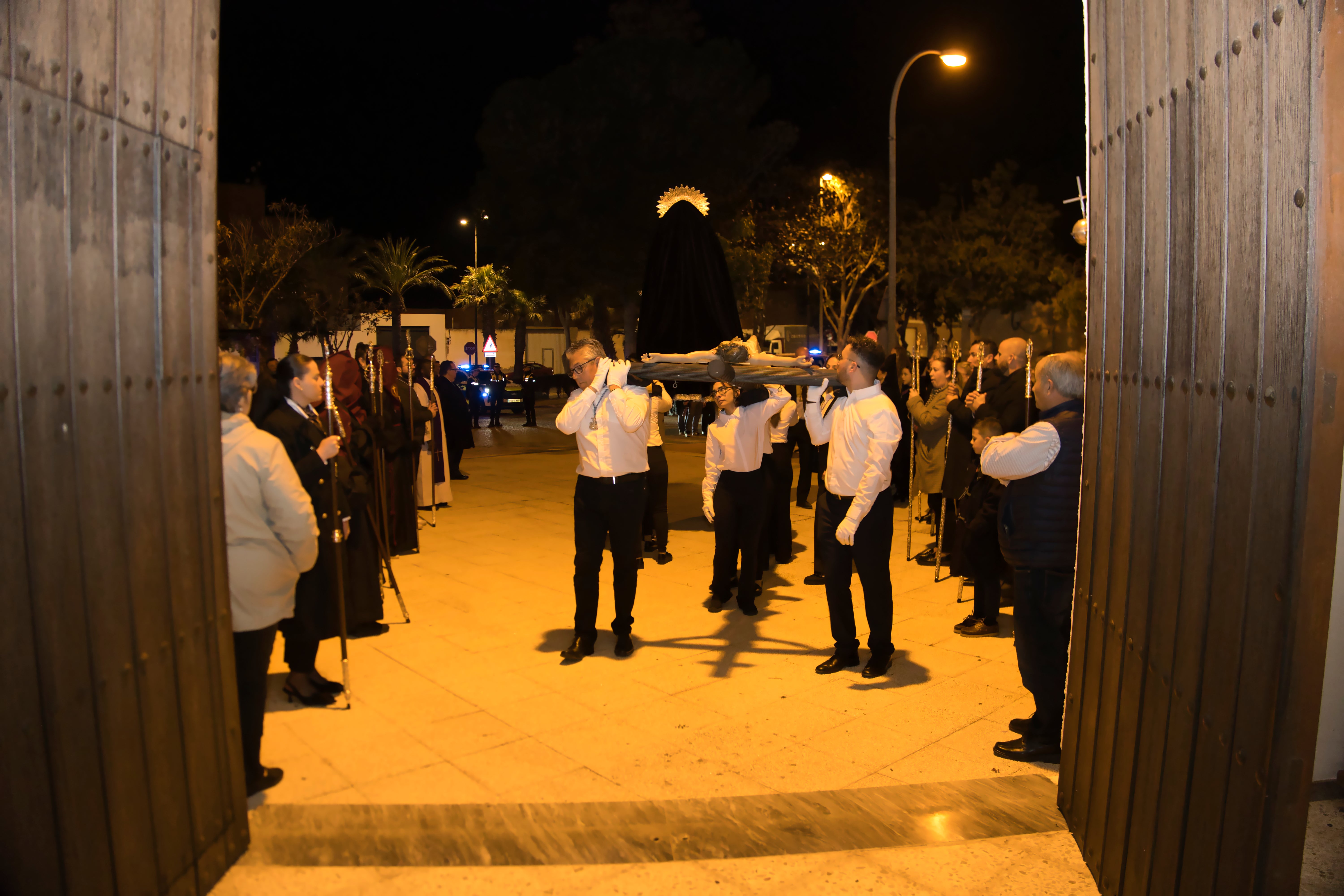 Roquetas se vuelca con el inicio de Semana Santa en El Solanillo