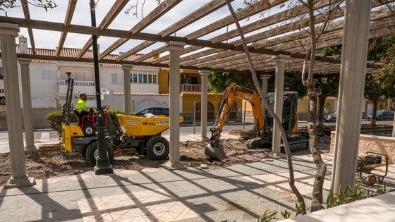 Roquetas comienza las obras de embellecimiento del Paseo de los Baños