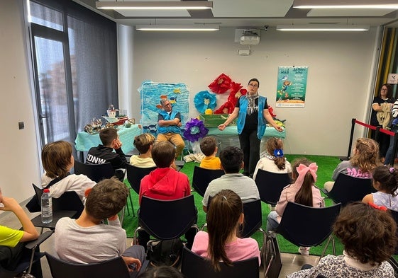 Un momento del taller en el Aula del Mar de Roquetas.