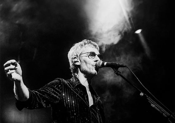 El cantante Ariel Rot en un concierto.