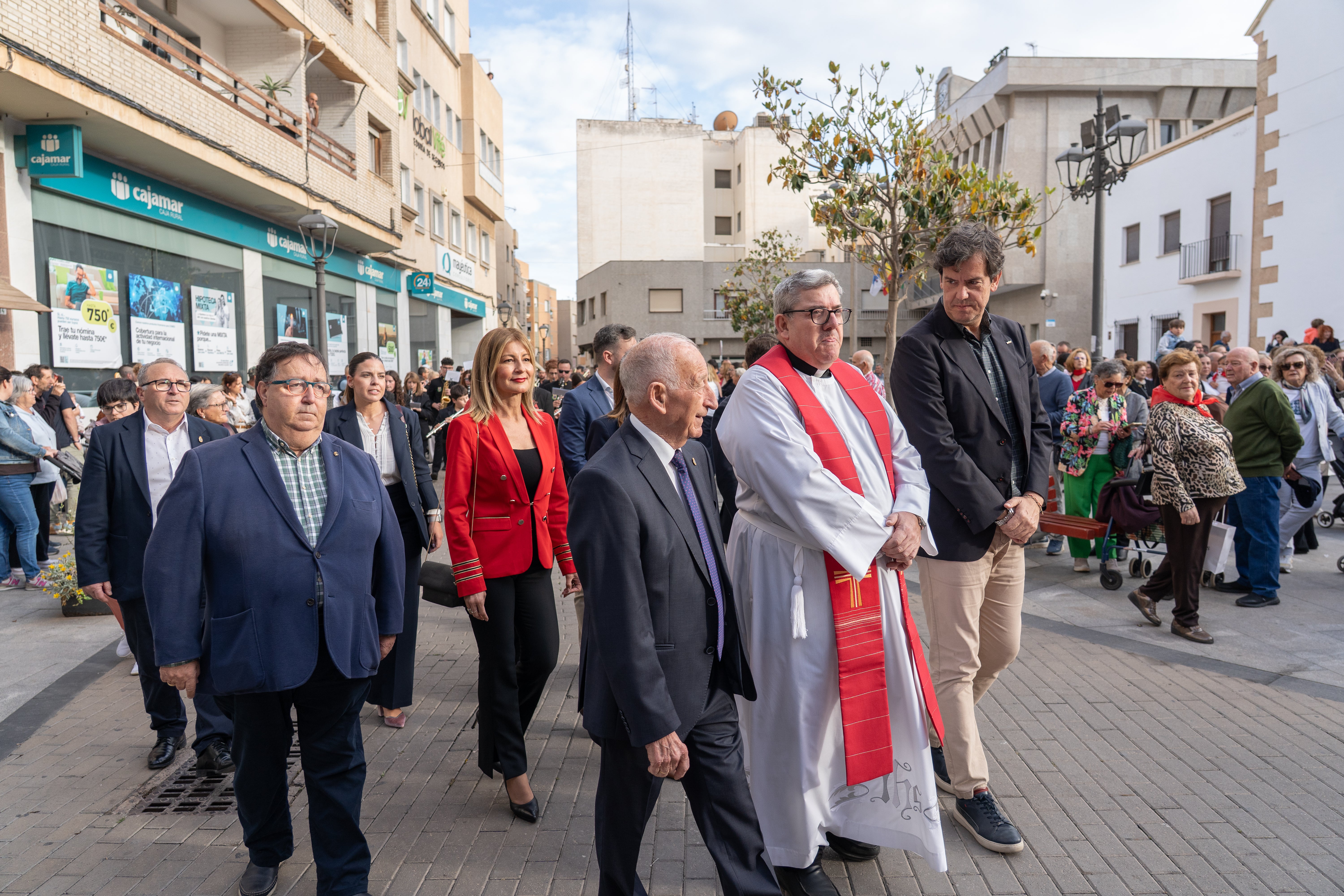 San Marcos recorre en procesión las principales calles de Roquetas, en imágenes