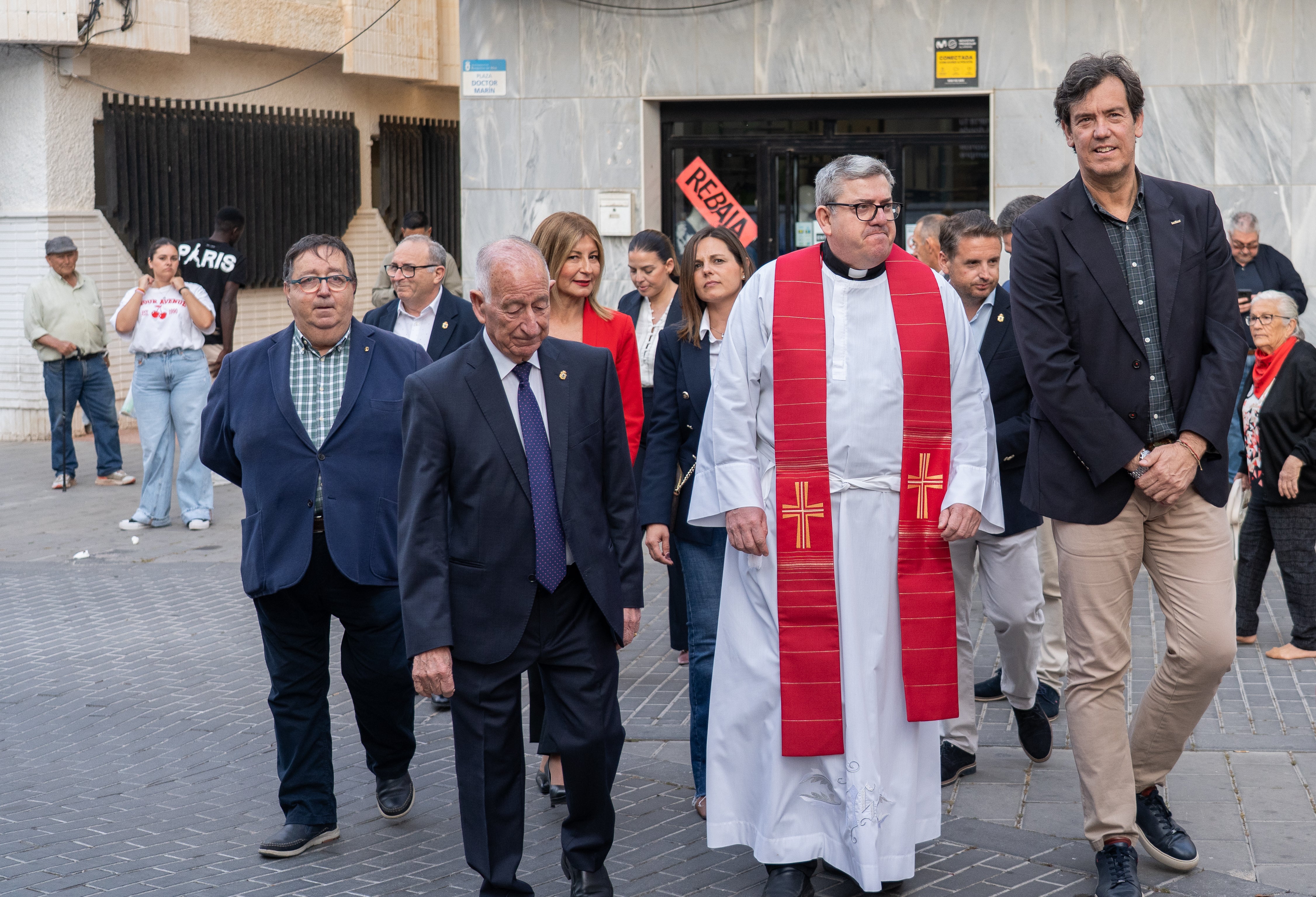 San Marcos recorre en procesión las principales calles de Roquetas, en imágenes
