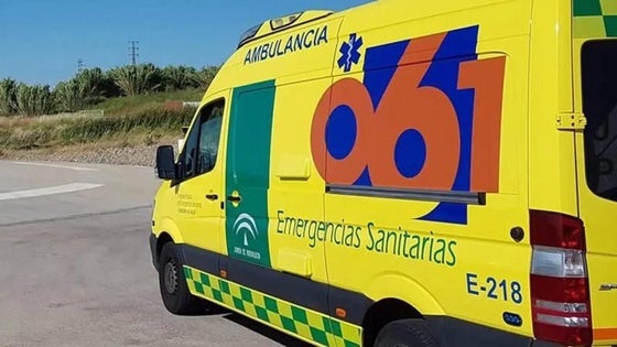 Herido grave un trabajador de 44 años al reventar un neumático en Roquetas de Mar