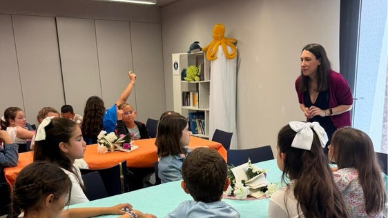 Sarah Tomas convierte la imaginación infantil en un relato colectivo