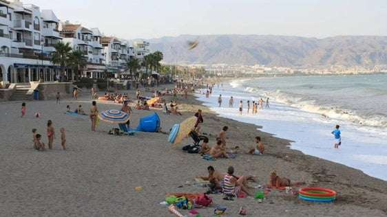 Roquetas organiza una jornada para recoger residuos