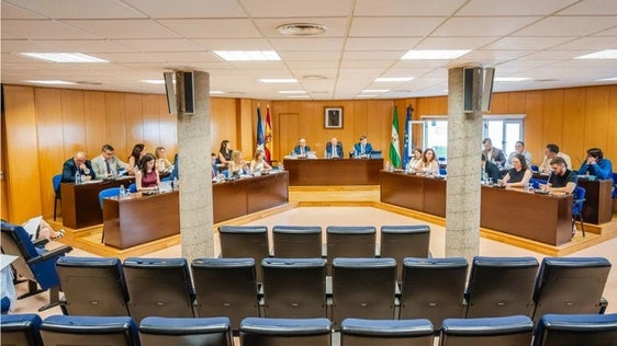 Estudio de viabilidad del bus urbano y revisión de tarifas de taxis, entre los temas del Pleno