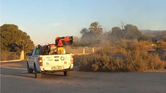 Roquetas va a por los mosquitos en Aguadulce y Roquetas