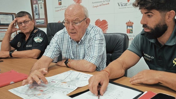 Vícar diseña el plan de seguridad de 'Paseando entre Velas'