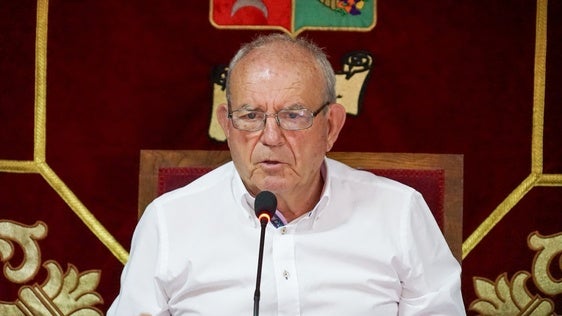 Bonilla ofrece la Casa de la Juventud para uso provisional de la Guardia Civil si se cierra el cuartel de Roquetas
