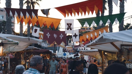 Roquetas finaliza el mercado medieval con espectáculos y música