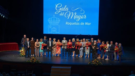 Casi 1400 personas celebran la Gala del Mayor en Roquetas con distinciones a todas las asociaciones