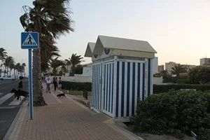 Investigan un abuso sexual a una menor de 15 años en la playa de Roquetas de Mar