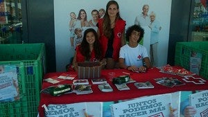 Cruz Roja reparte material, ropa y dinero para la vuelta al cole